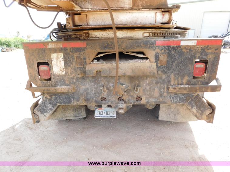 image for item L5929 1998 Ford LT8501 Louisville 101 pressure digger truck