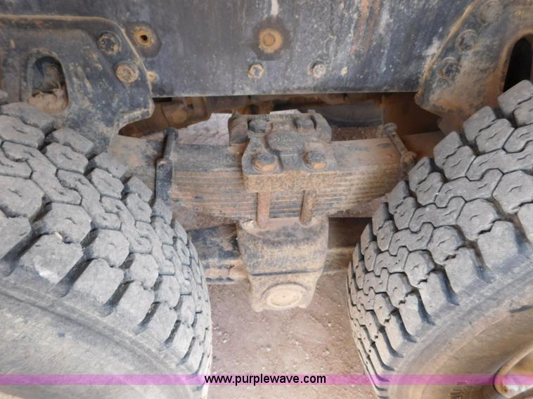 image for item L5929 1998 Ford LT8501 Louisville 101 pressure digger truck