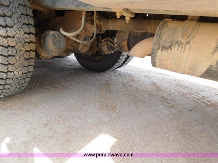 image for item L5929 1998 Ford LT8501 Louisville 101 pressure digger truck