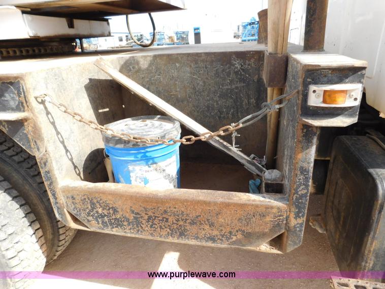 image for item L5929 1998 Ford LT8501 Louisville 101 pressure digger truck