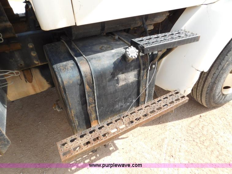 image for item L5929 1998 Ford LT8501 Louisville 101 pressure digger truck