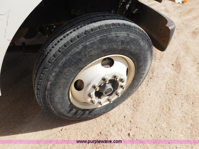 image for item L5929 1998 Ford LT8501 Louisville 101 pressure digger truck