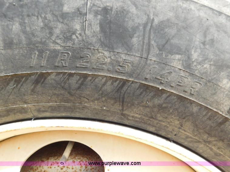 image for item L5929 1998 Ford LT8501 Louisville 101 pressure digger truck