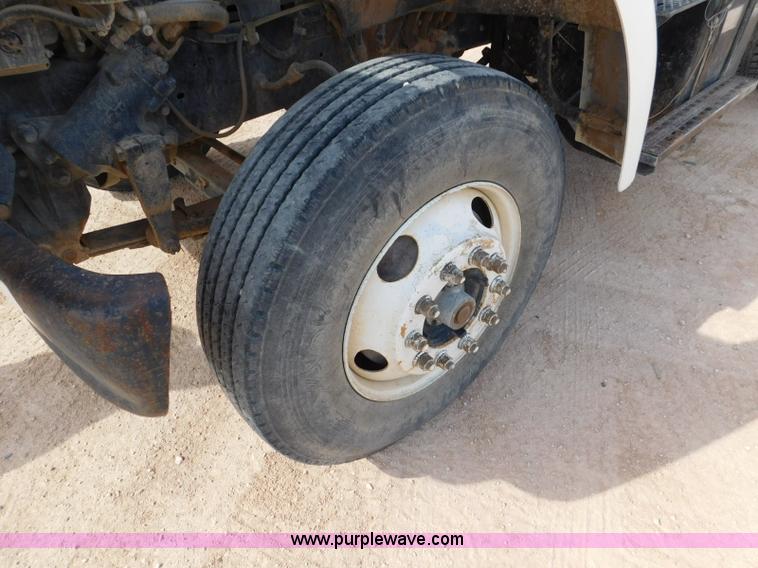 image for item L5929 1998 Ford LT8501 Louisville 101 pressure digger truck