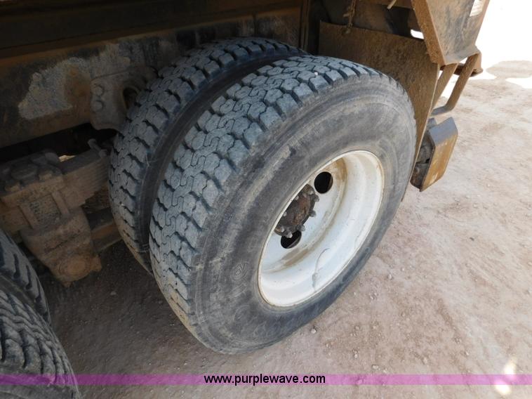 image for item L5929 1998 Ford LT8501 Louisville 101 pressure digger truck