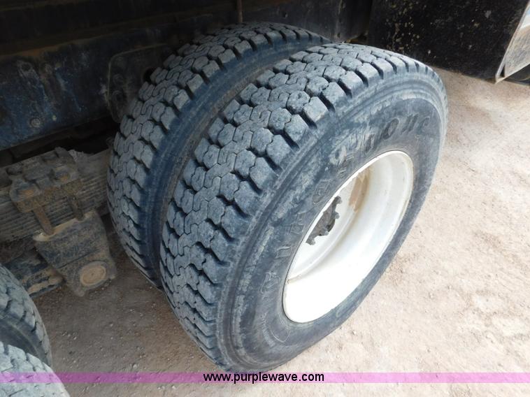 image for item L5929 1998 Ford LT8501 Louisville 101 pressure digger truck