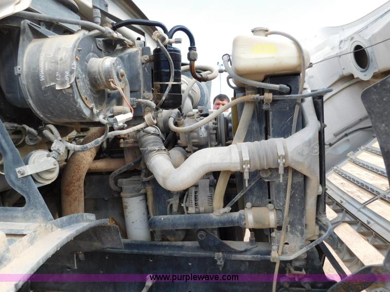 image for item L5929 1998 Ford LT8501 Louisville 101 pressure digger truck