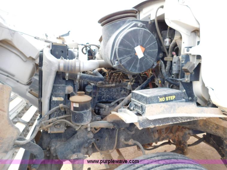 image for item L5929 1998 Ford LT8501 Louisville 101 pressure digger truck