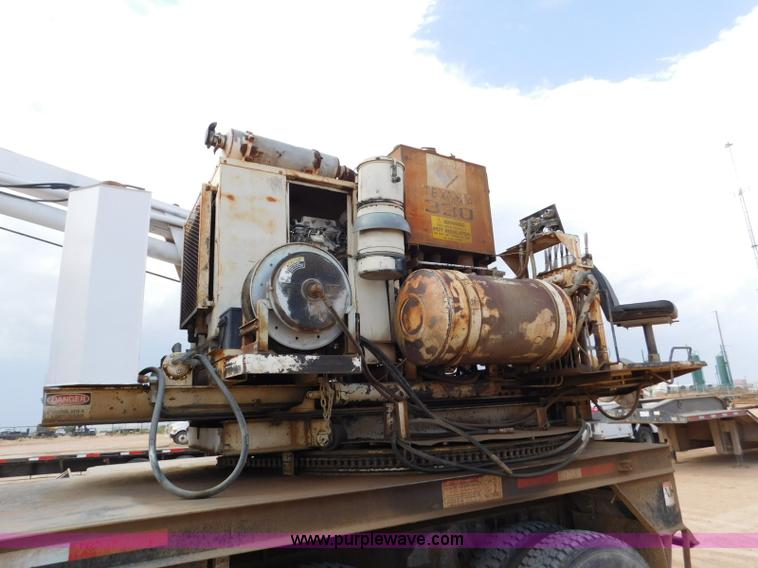 image for item L5929 1998 Ford LT8501 Louisville 101 pressure digger truck