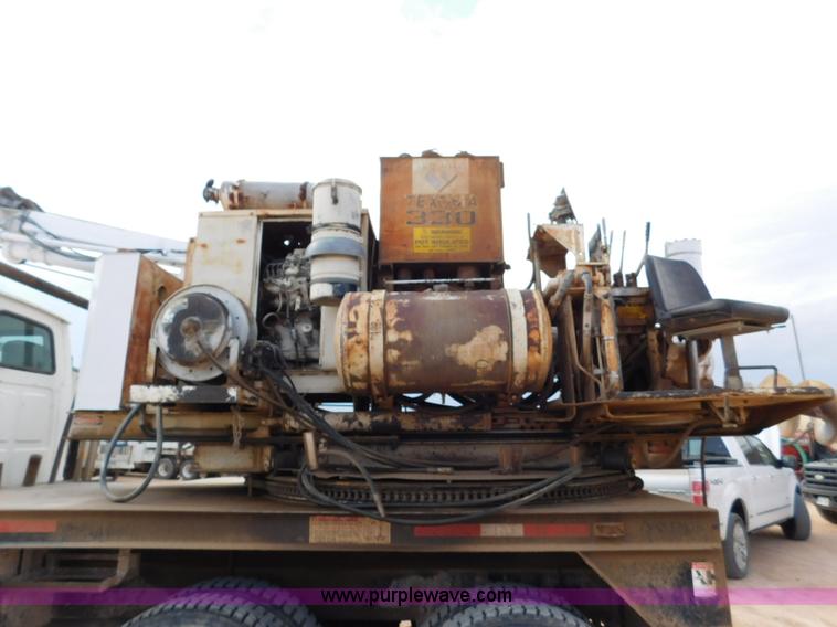 image for item L5929 1998 Ford LT8501 Louisville 101 pressure digger truck