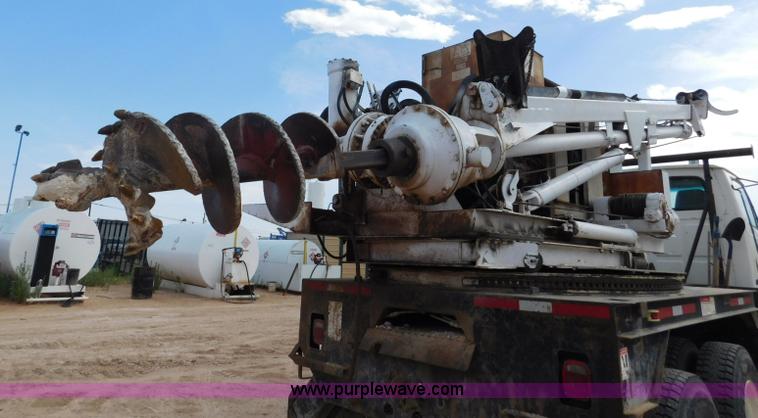 image for item L5929 1998 Ford LT8501 Louisville 101 pressure digger truck