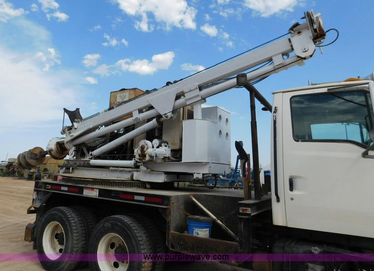 image for item L5929 1998 Ford LT8501 Louisville 101 pressure digger truck