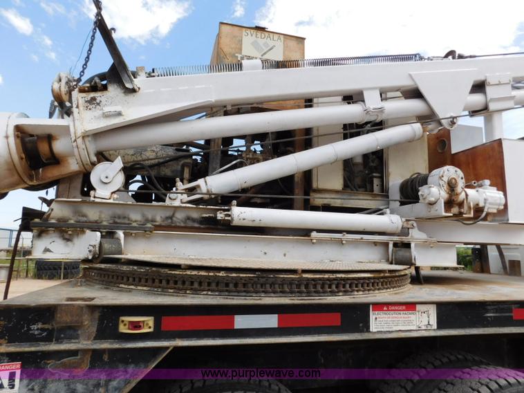 image for item L5929 1998 Ford LT8501 Louisville 101 pressure digger truck