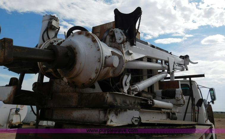 image for item L5929 1998 Ford LT8501 Louisville 101 pressure digger truck