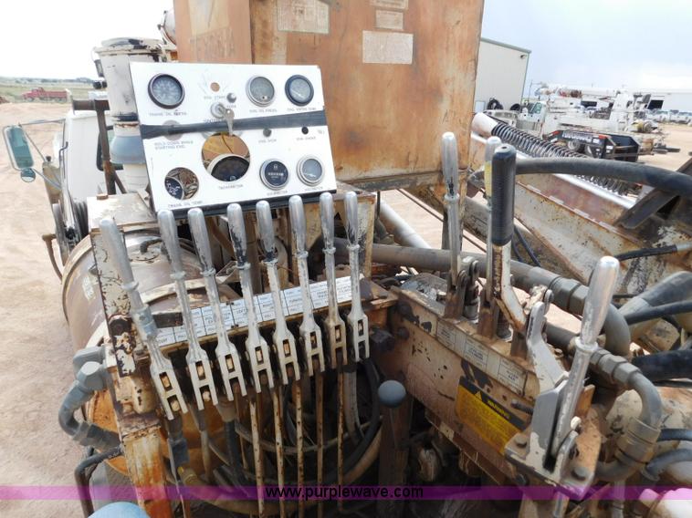 image for item L5929 1998 Ford LT8501 Louisville 101 pressure digger truck