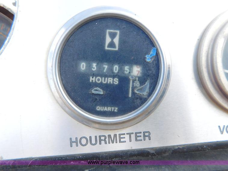 image for item L5929 1998 Ford LT8501 Louisville 101 pressure digger truck