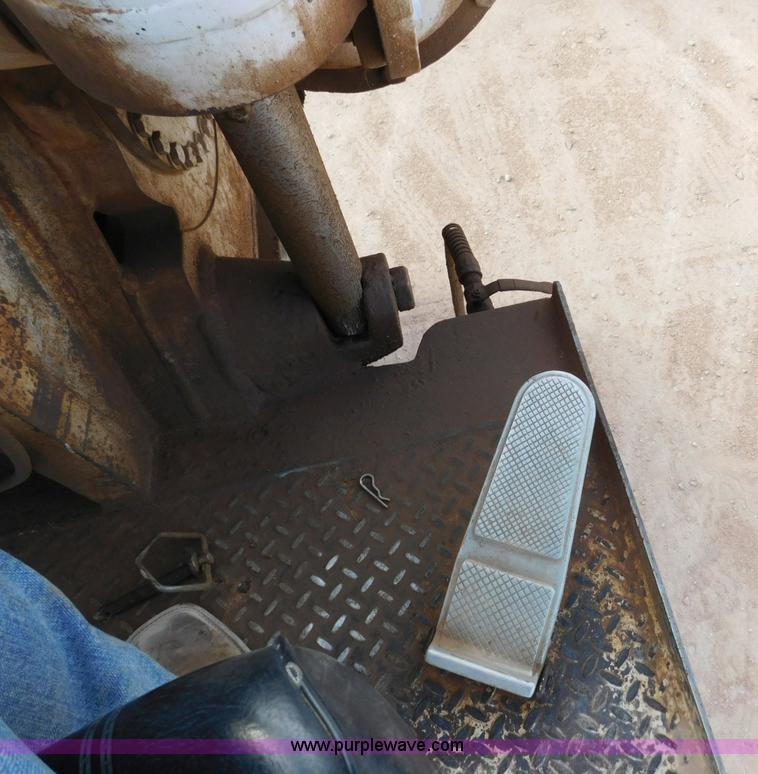 image for item L5929 1998 Ford LT8501 Louisville 101 pressure digger truck