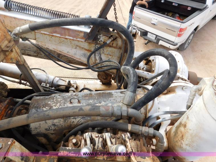 image for item L5929 1998 Ford LT8501 Louisville 101 pressure digger truck