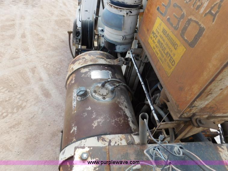 image for item L5929 1998 Ford LT8501 Louisville 101 pressure digger truck