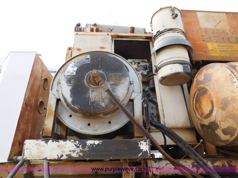 image for item L5929 1998 Ford LT8501 Louisville 101 pressure digger truck