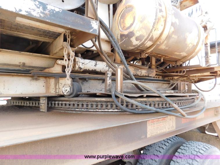 image for item L5929 1998 Ford LT8501 Louisville 101 pressure digger truck