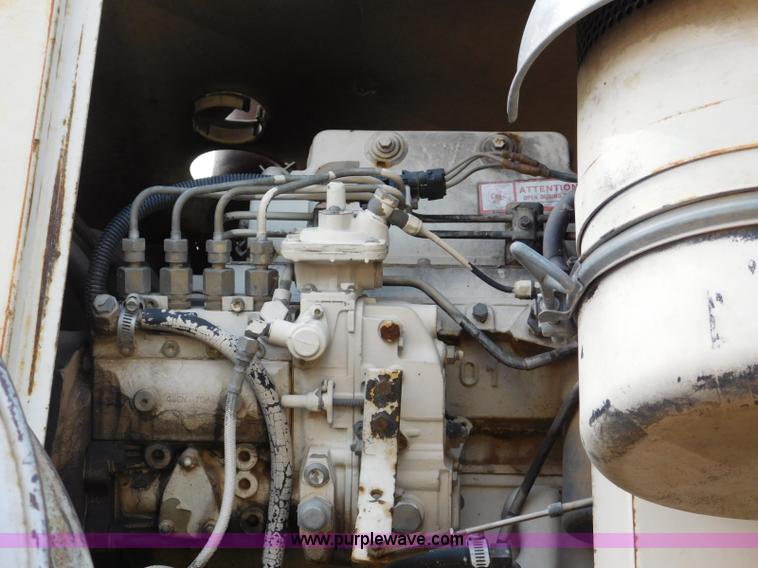 image for item L5929 1998 Ford LT8501 Louisville 101 pressure digger truck