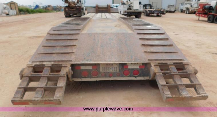 image for item L5930 2003 Atoka 22-DE-60-3 equipment trailer