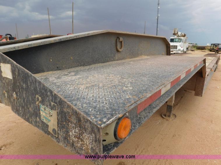 image for item L5930 2003 Atoka 22-DE-60-3 equipment trailer