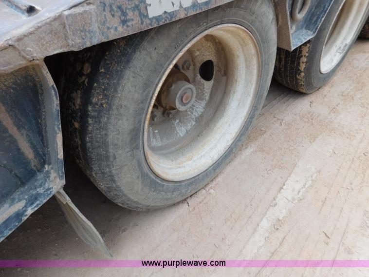 image for item L5930 2003 Atoka 22-DE-60-3 equipment trailer