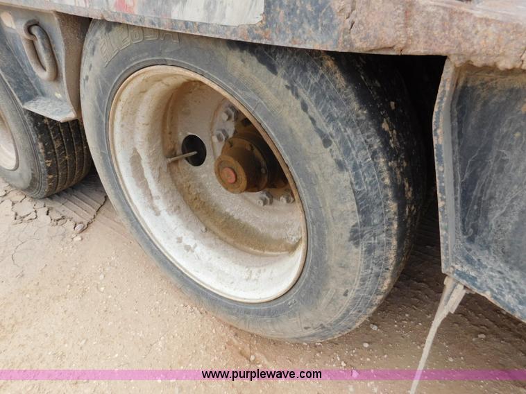 image for item L5930 2003 Atoka 22-DE-60-3 equipment trailer