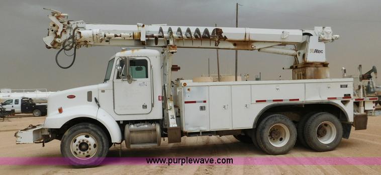 image for item L5932 2001 Peterbilt 330 digger derrick truck