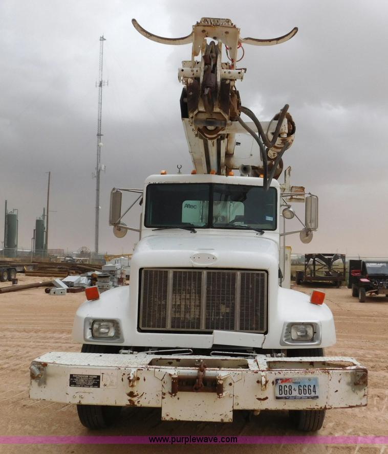 image for item L5932 2001 Peterbilt 330 digger derrick truck