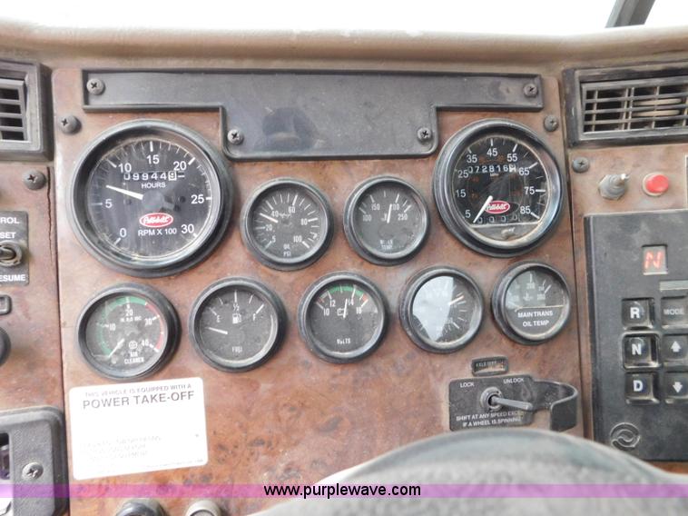 image for item L5932 2001 Peterbilt 330 digger derrick truck