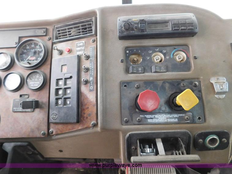 image for item L5932 2001 Peterbilt 330 digger derrick truck