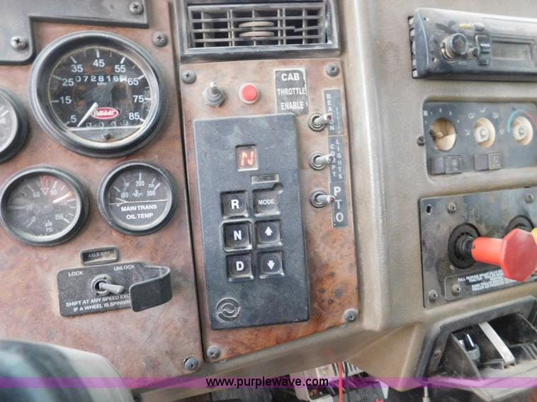 image for item L5932 2001 Peterbilt 330 digger derrick truck