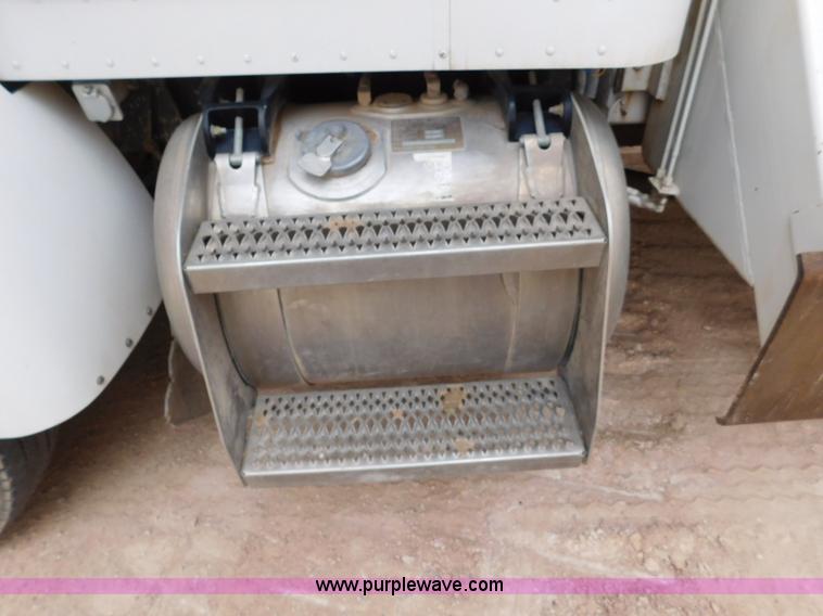 image for item L5932 2001 Peterbilt 330 digger derrick truck