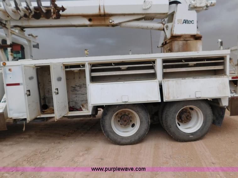 image for item L5932 2001 Peterbilt 330 digger derrick truck