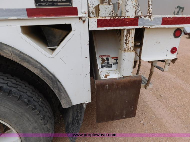 image for item L5932 2001 Peterbilt 330 digger derrick truck