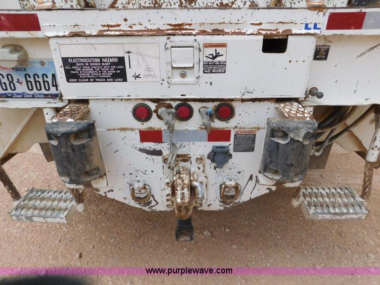 image for item L5932 2001 Peterbilt 330 digger derrick truck