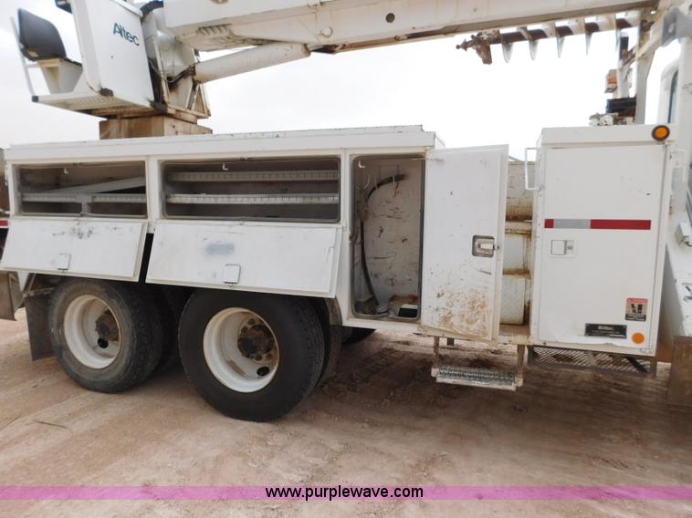 image for item L5932 2001 Peterbilt 330 digger derrick truck