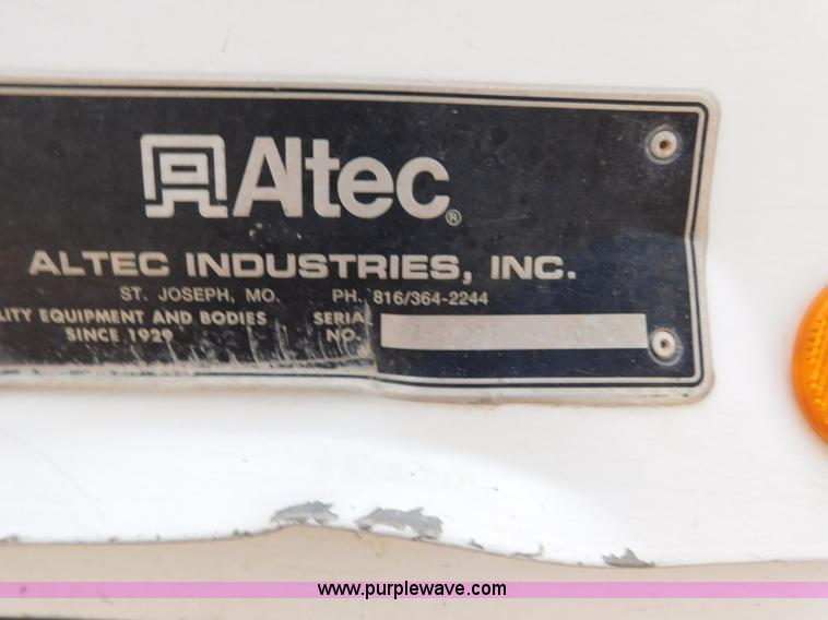 image for item L5932 2001 Peterbilt 330 digger derrick truck