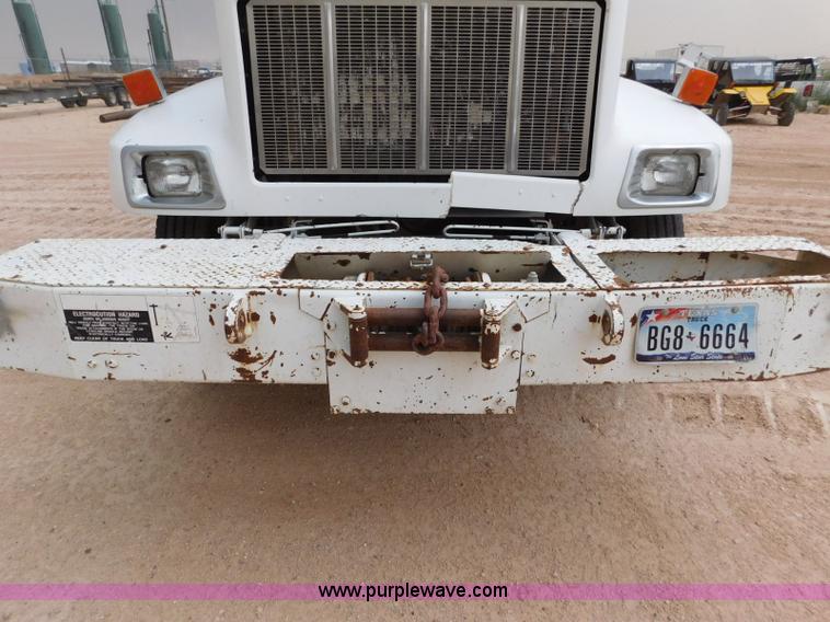 image for item L5932 2001 Peterbilt 330 digger derrick truck