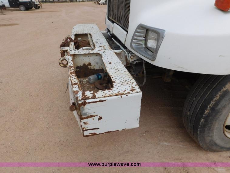 image for item L5932 2001 Peterbilt 330 digger derrick truck