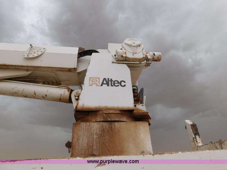 image for item L5932 2001 Peterbilt 330 digger derrick truck