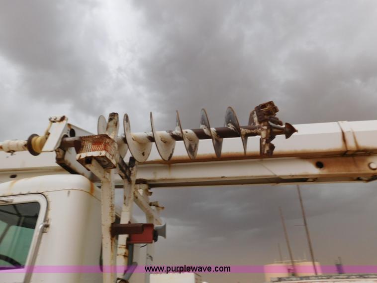 image for item L5932 2001 Peterbilt 330 digger derrick truck