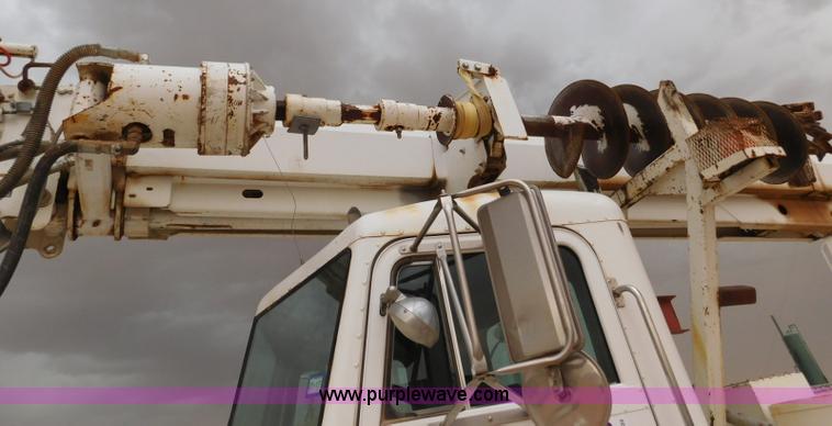 image for item L5932 2001 Peterbilt 330 digger derrick truck