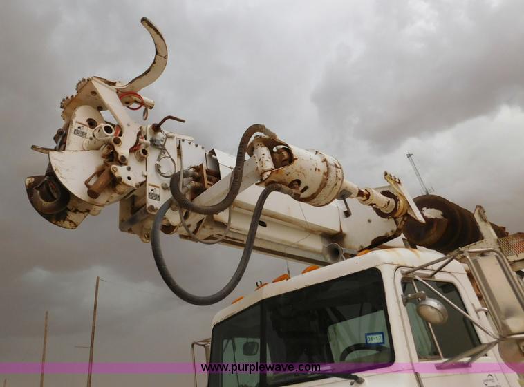 image for item L5932 2001 Peterbilt 330 digger derrick truck