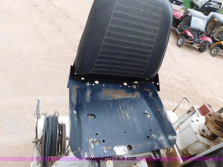 image for item L5932 2001 Peterbilt 330 digger derrick truck