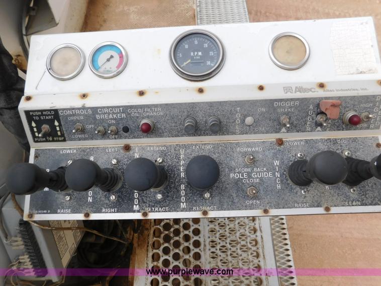 image for item L5932 2001 Peterbilt 330 digger derrick truck