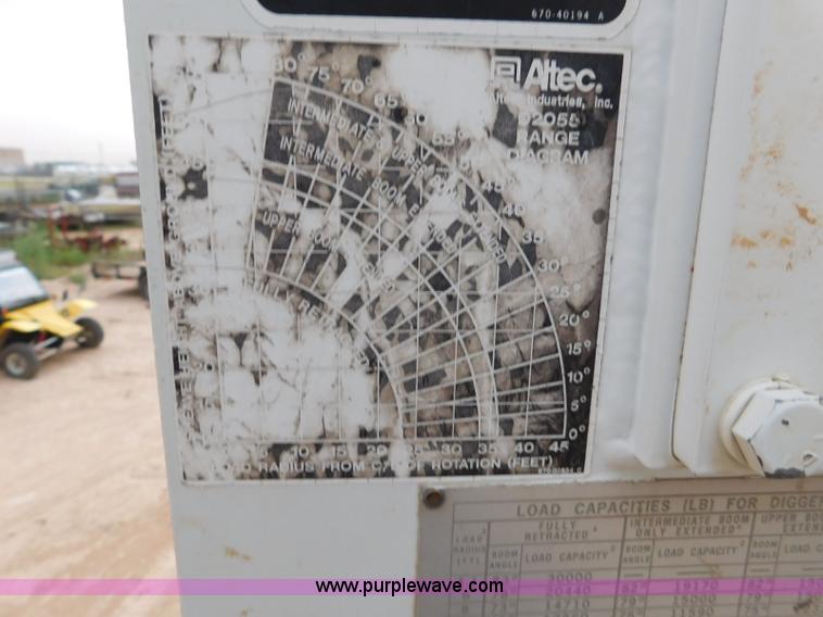 image for item L5932 2001 Peterbilt 330 digger derrick truck